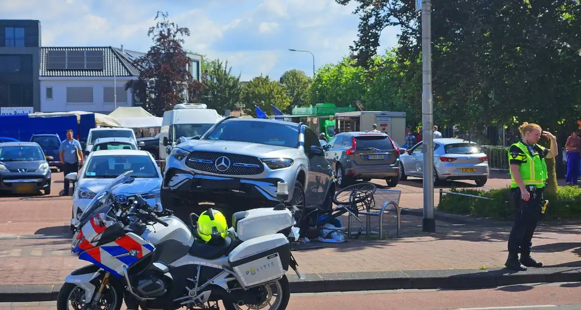 Auto crasht op straatbank - Foto 7