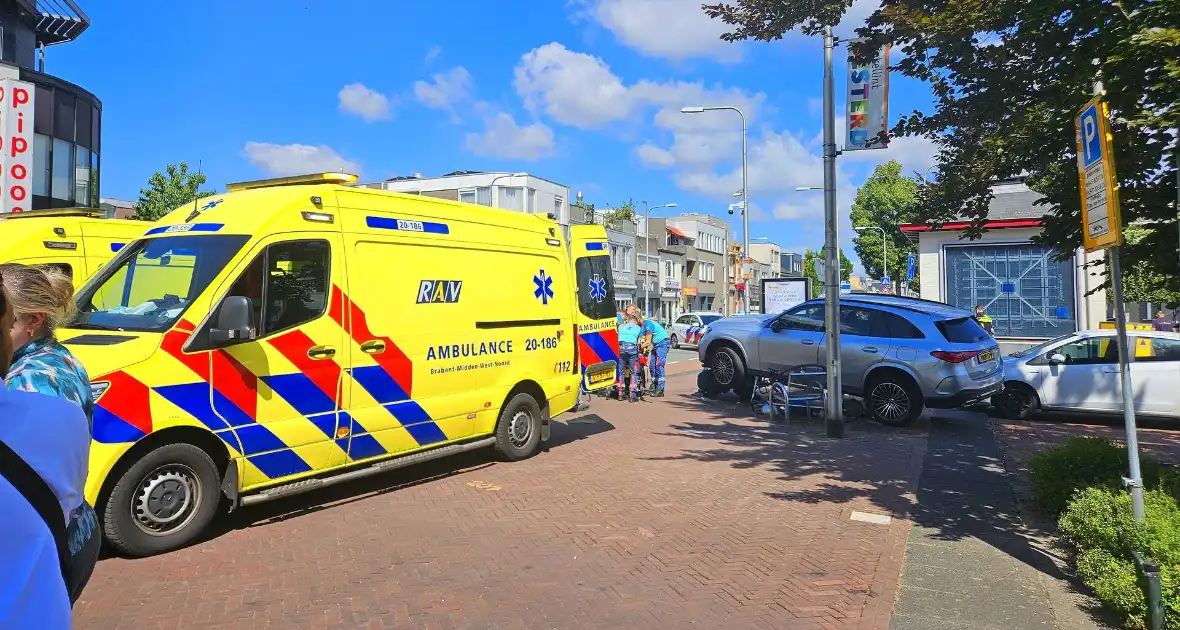 Auto crasht op straatbank - Foto 9