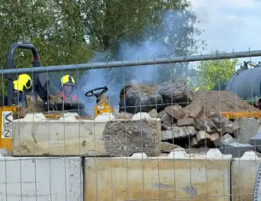 Brand in landbouwvoertuig op bouwterrein