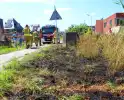 Kinderen ontdekken bermbrand en waarschuwen