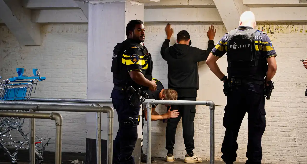 Politie-actie na wapenmelding winkelcentrum