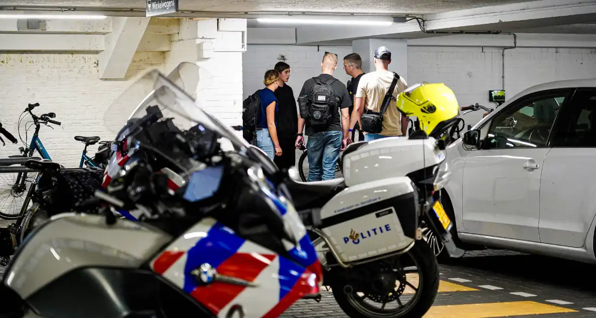 Politie-actie na wapenmelding winkelcentrum - Foto 6