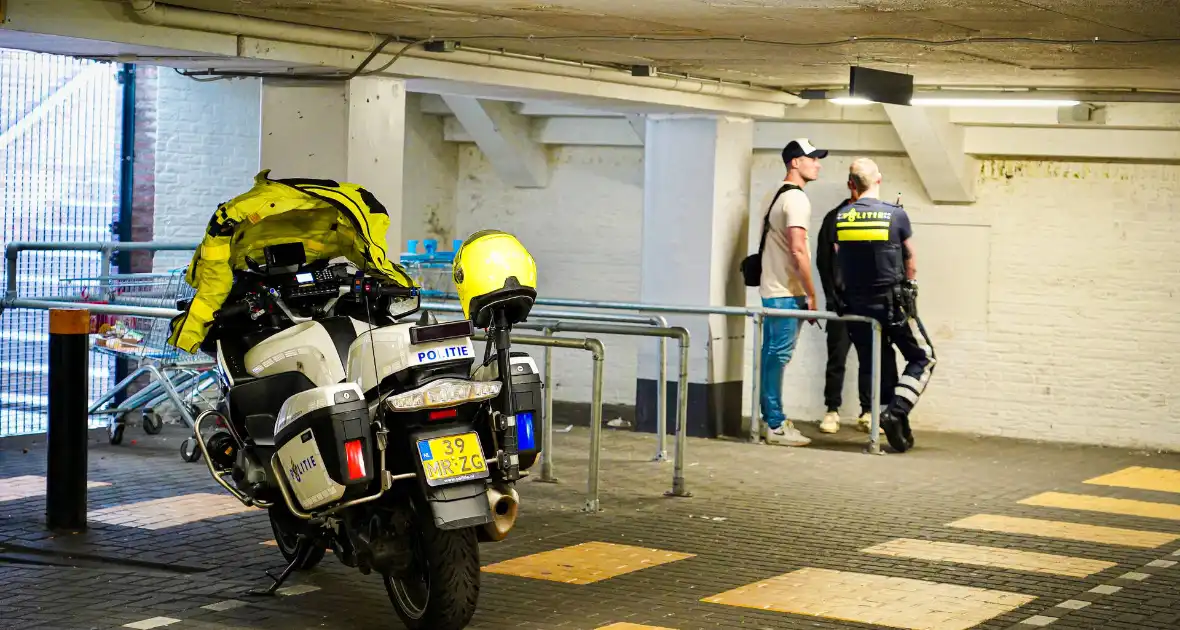Politie-actie na wapenmelding winkelcentrum - Foto 7