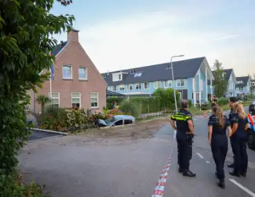 Steekincident leidt tot gewonde en auto te water