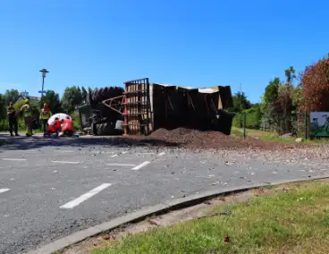 Tractor omgekanteld door uitwijken