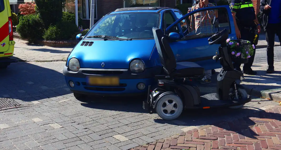 Automobilist botst op scootmobiel