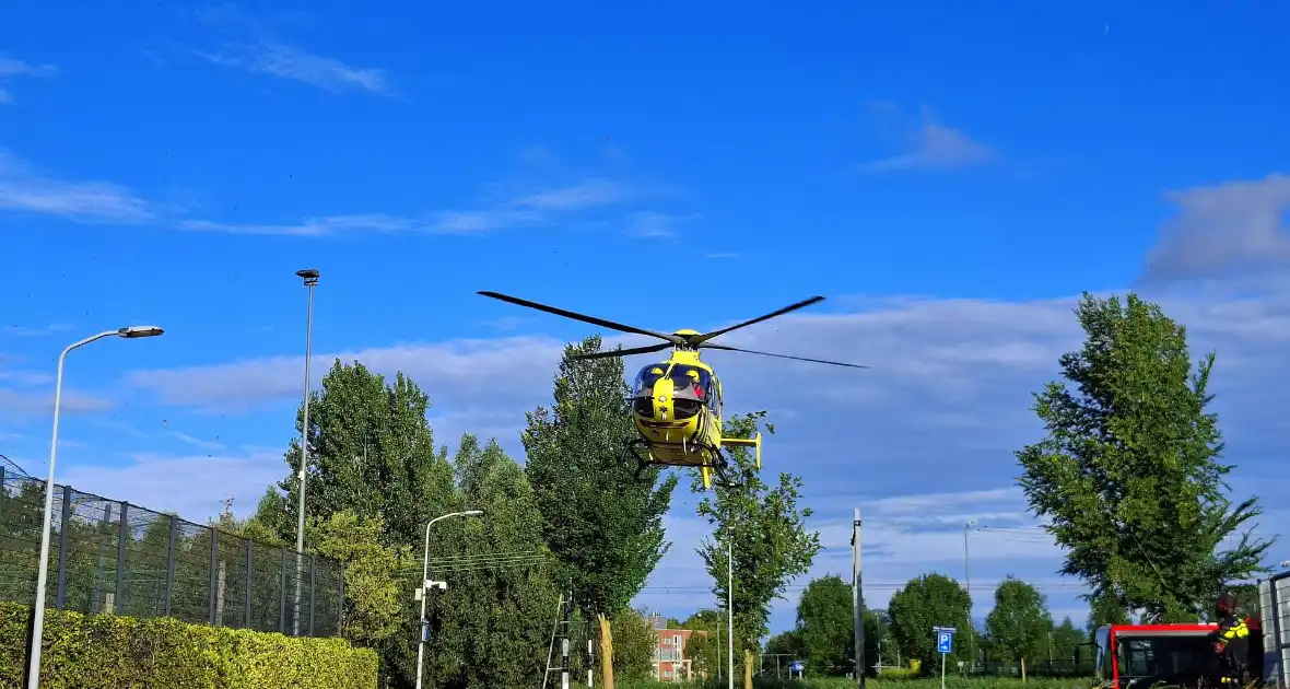 Zwaargewonde bij aanrijding met lijnbus - Foto 1