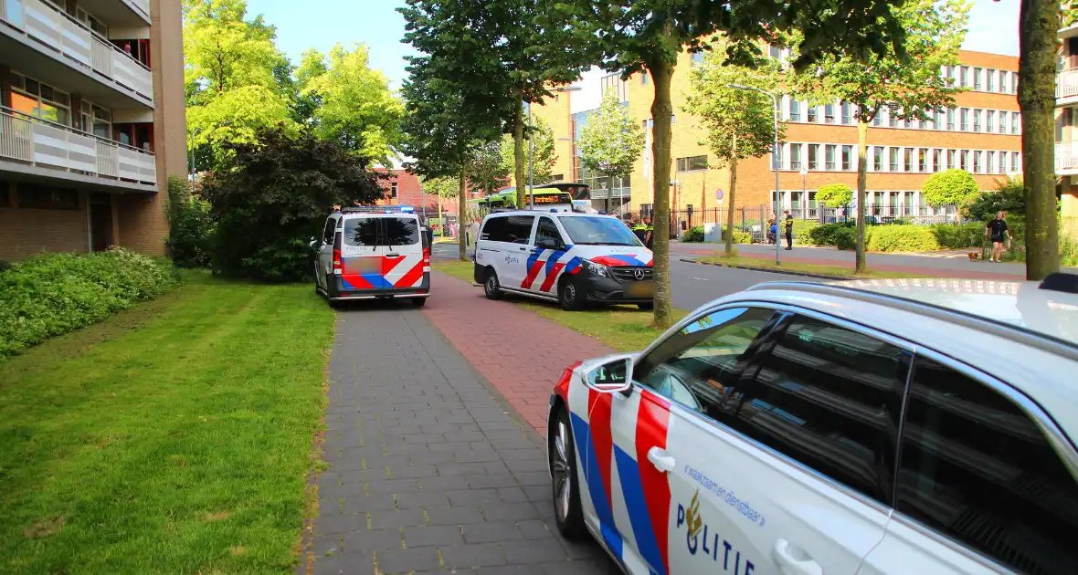 Zwaargewonde bij aanrijding met lijnbus - Foto 11