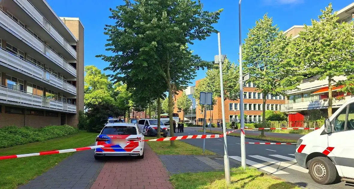 Zwaargewonde bij aanrijding met lijnbus - Foto 8