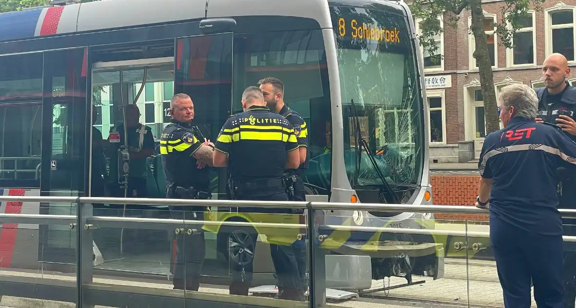 Trams botsen op elkaar - Foto 1