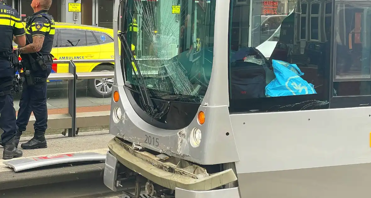 Trams botsen op elkaar - Foto 3