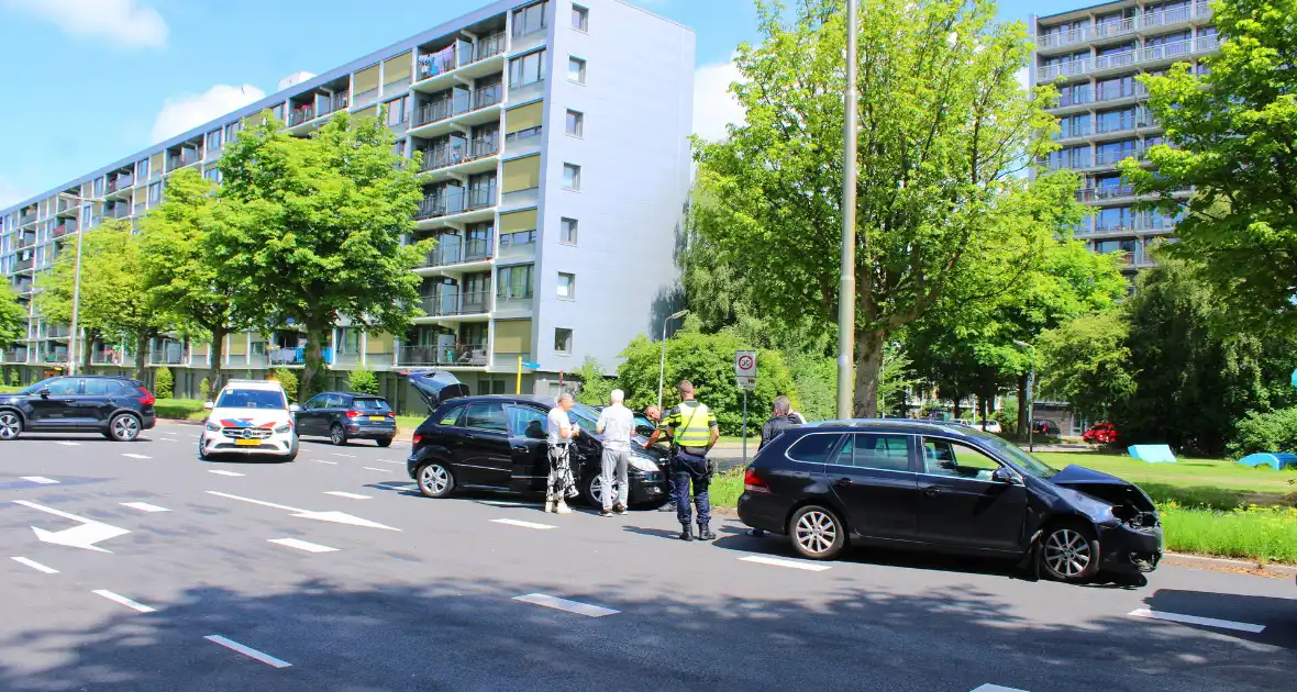 Auto's beschadigd in aanrijding - Foto 10