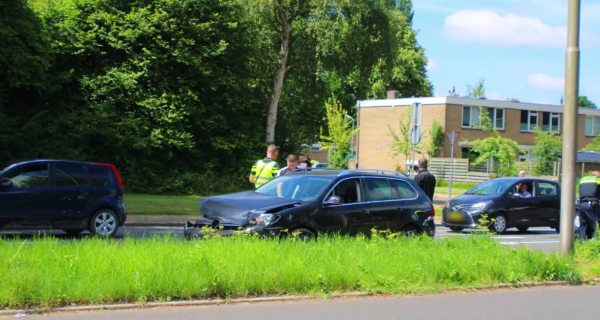 Auto's beschadigd in aanrijding - Foto 3