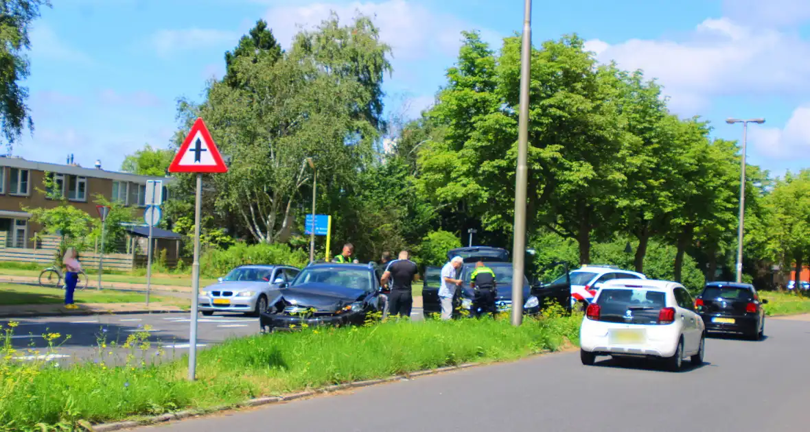 Auto's beschadigd in aanrijding - Foto 5