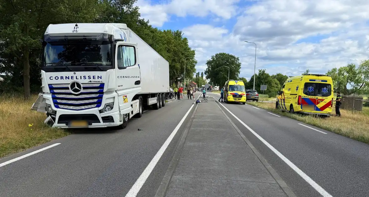 Botsing met vrachtwagen leidt tot zwaargewonde