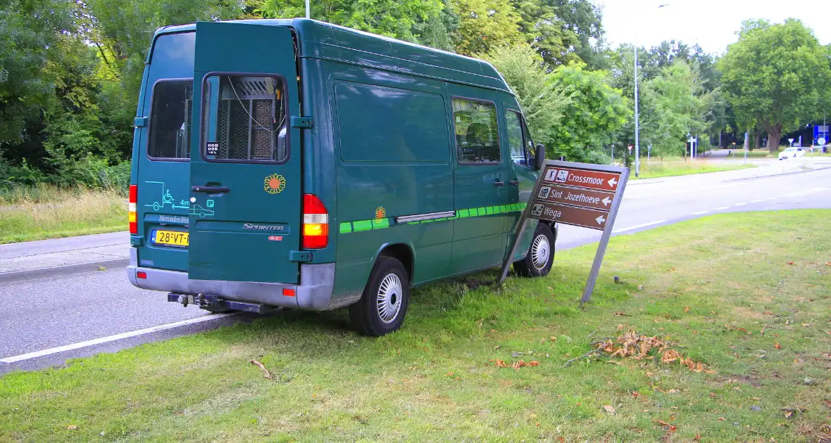 Bestuurder onwel tijdens rijden, aanrijding met letsel - Foto 16
