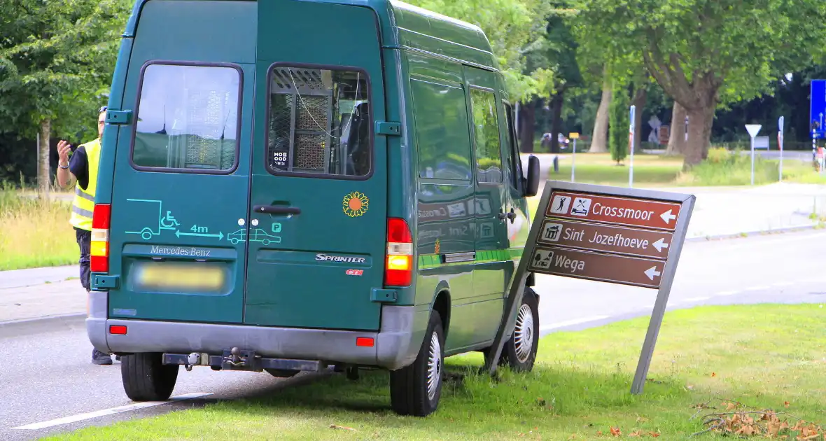 Bestuurder onwel tijdens rijden, aanrijding met letsel - Foto 18