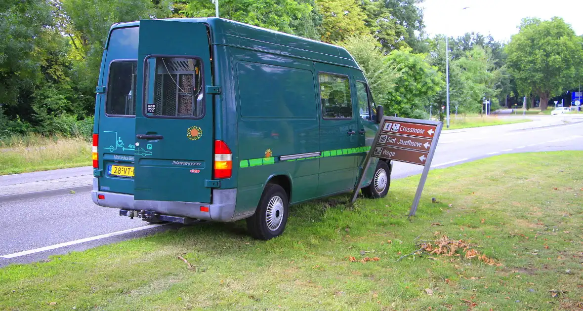 Bestuurder onwel tijdens rijden, aanrijding met letsel - Foto 20