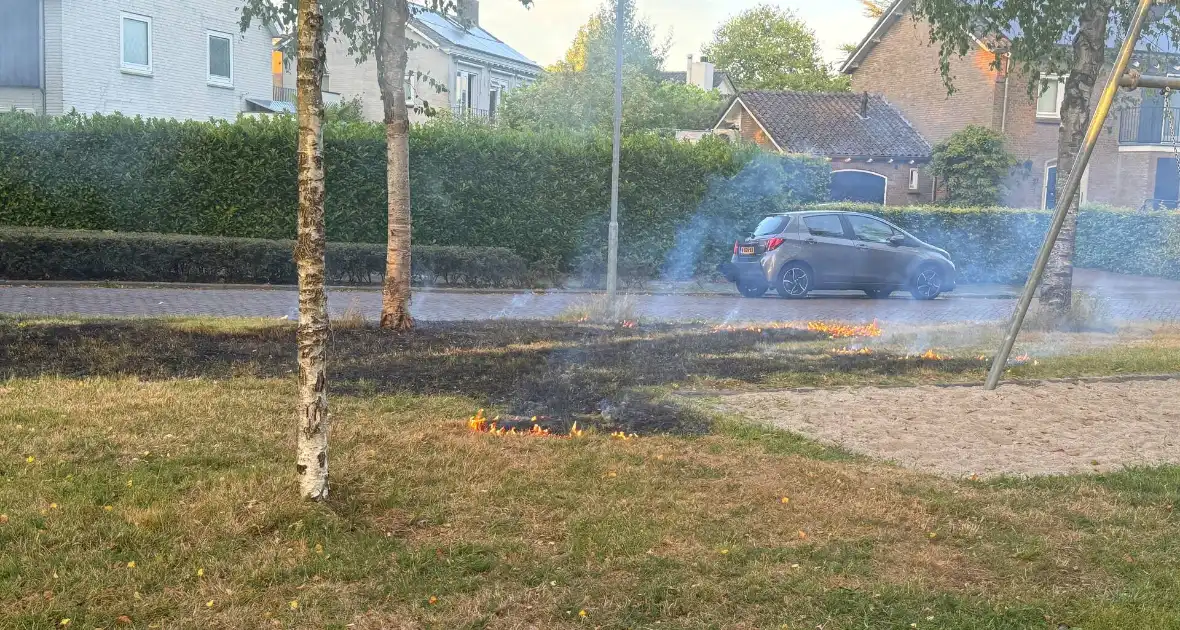 Flink aantal hooibalen in brand - Foto 5