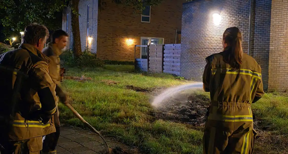 Buitenbranden op grasveld snel geblust