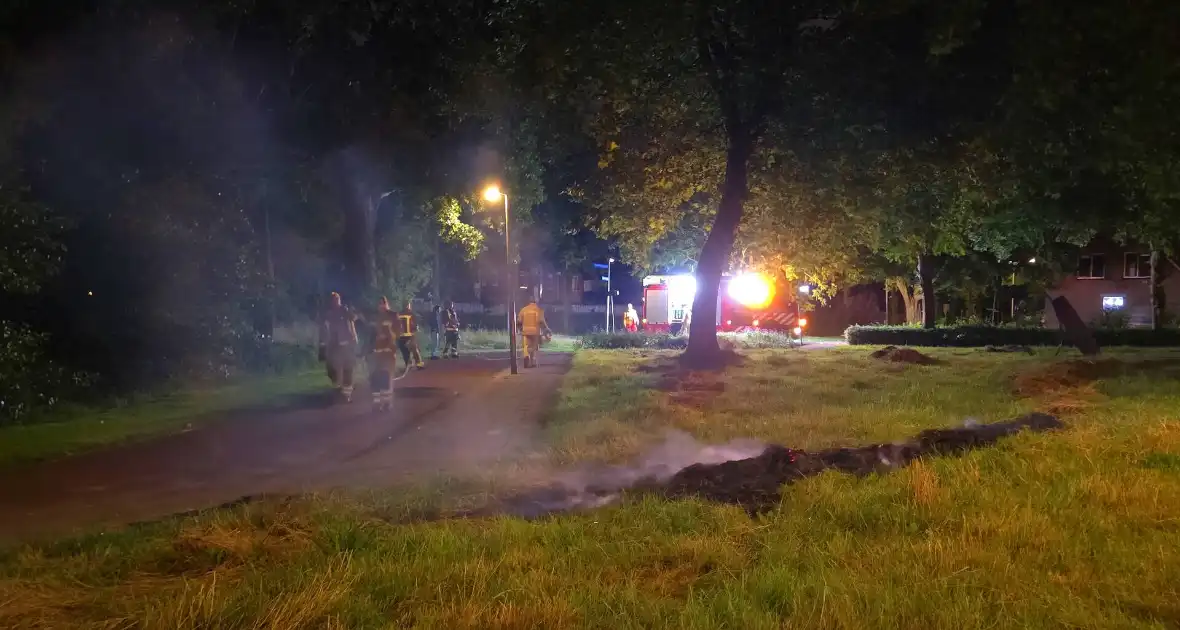 Buitenbranden op grasveld snel geblust - Foto 1