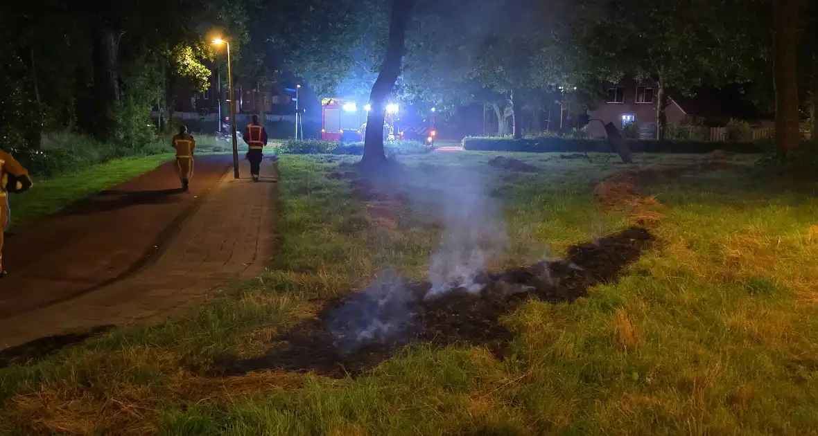 Buitenbranden op grasveld snel geblust - Foto 3