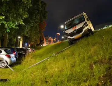 Bus beschadigd door uitwijken