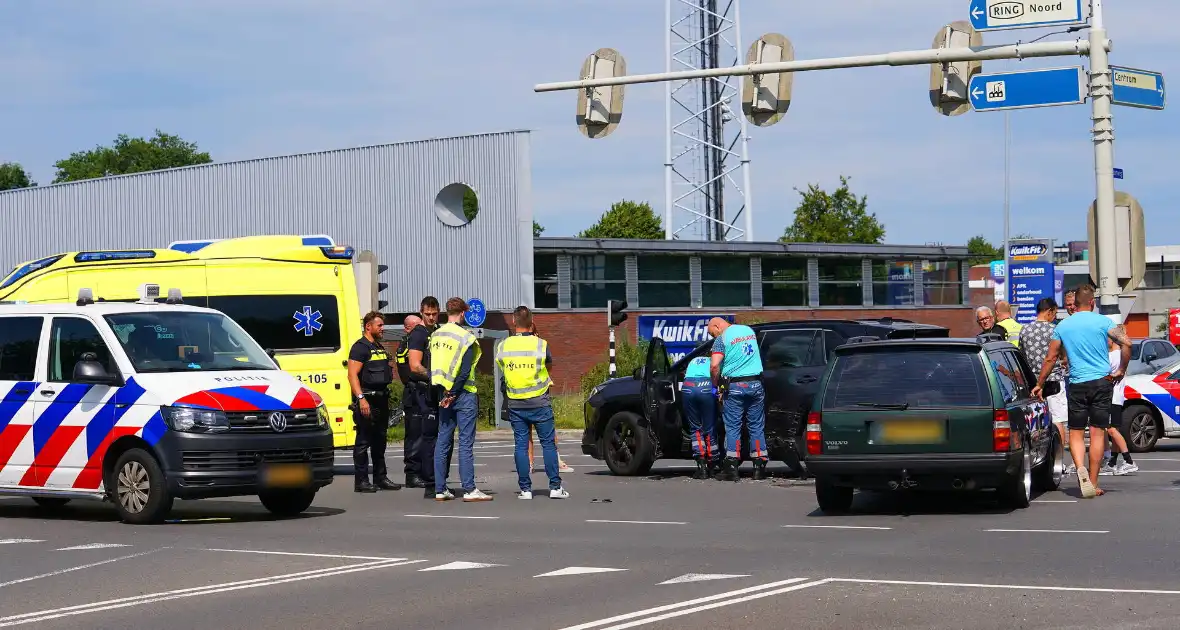 Gewonde bij ongeval met twee auto's - Foto 2