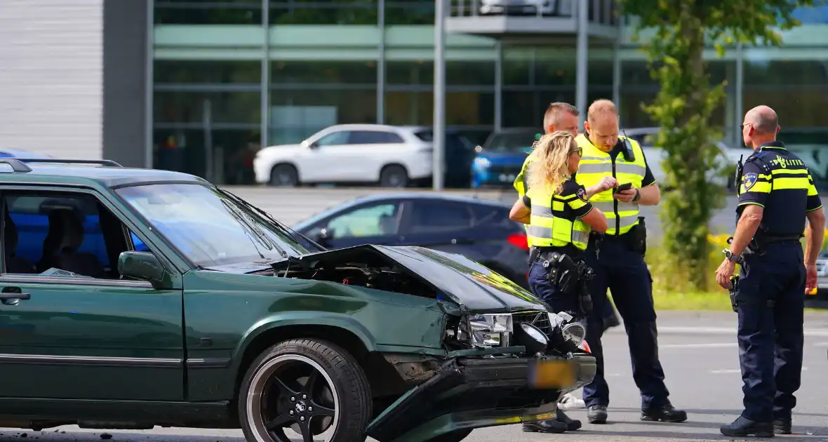 Gewonde bij ongeval met twee auto's - Foto 3