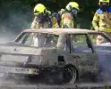 Auto in vlammen, snelweg deels afgesloten