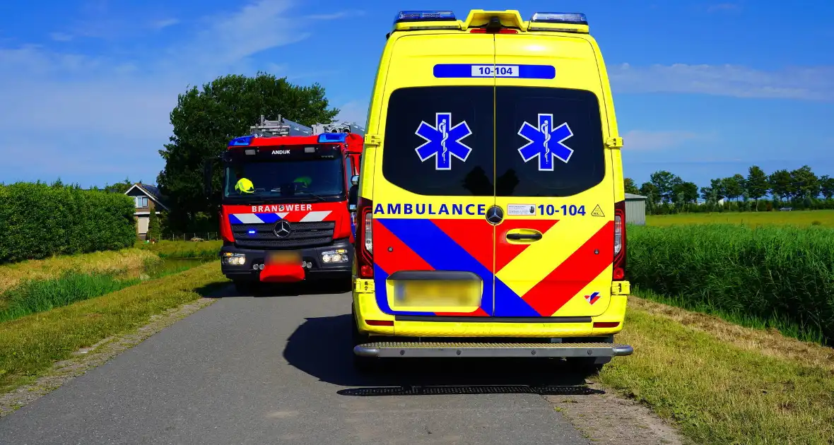 Inzittenden verlaten ongevalslocatie - Foto 5