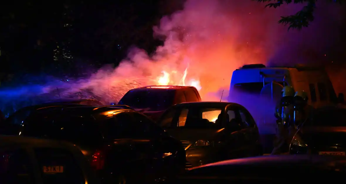 Voertuigbrand veroorzaakt grote schade