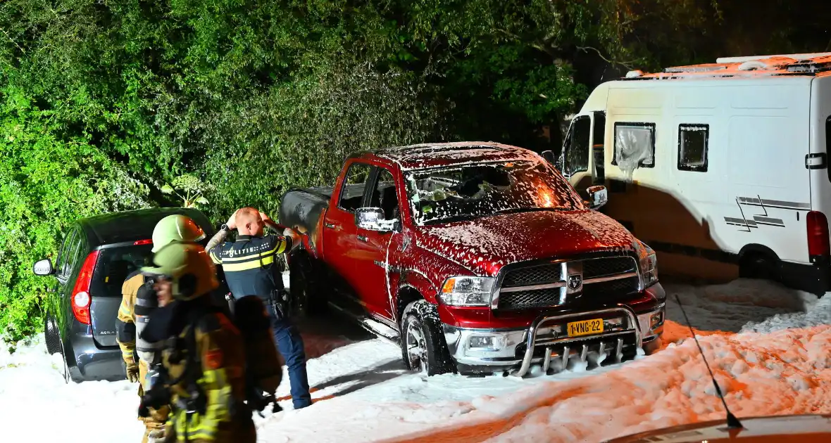 Voertuigbrand veroorzaakt grote schade - Foto 10