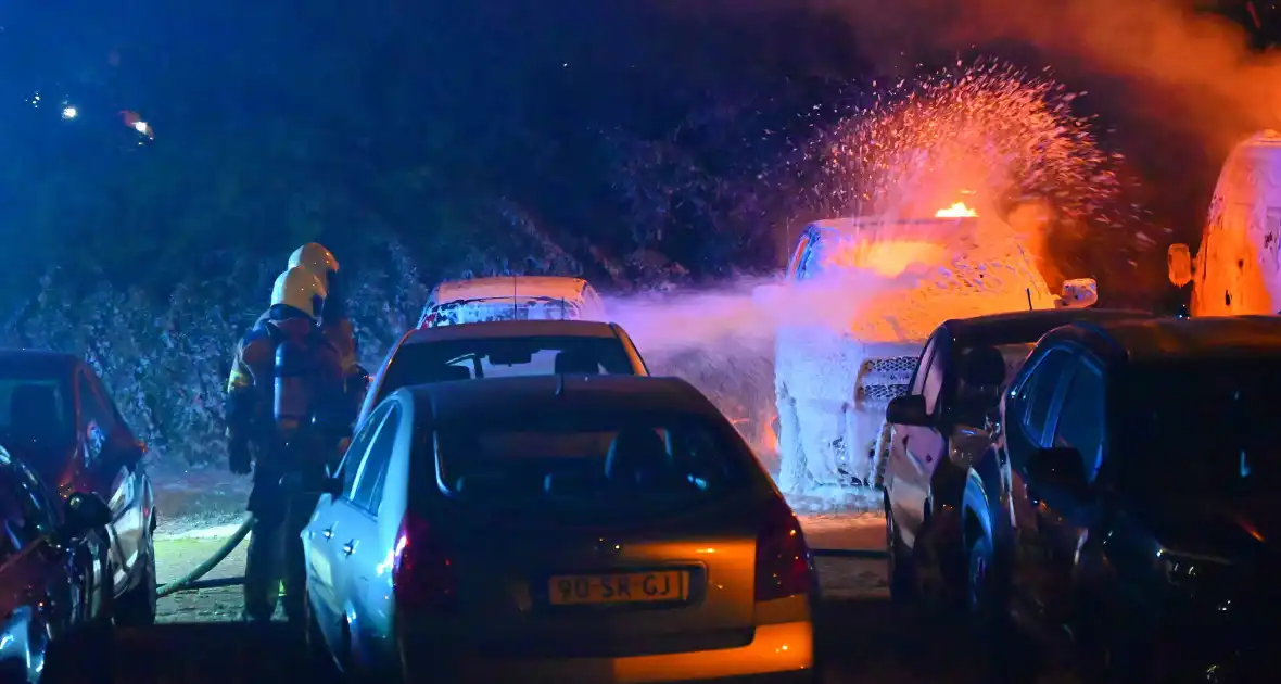 Voertuigbrand veroorzaakt grote schade - Foto 12
