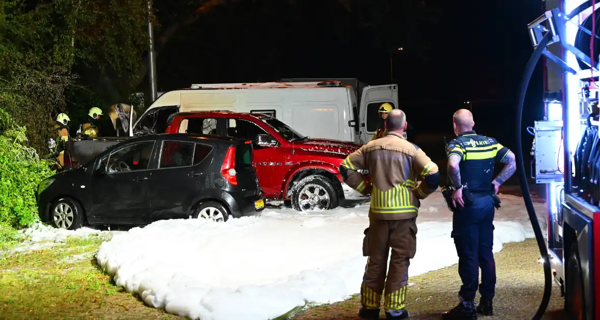 Voertuigbrand veroorzaakt grote schade - Foto 7
