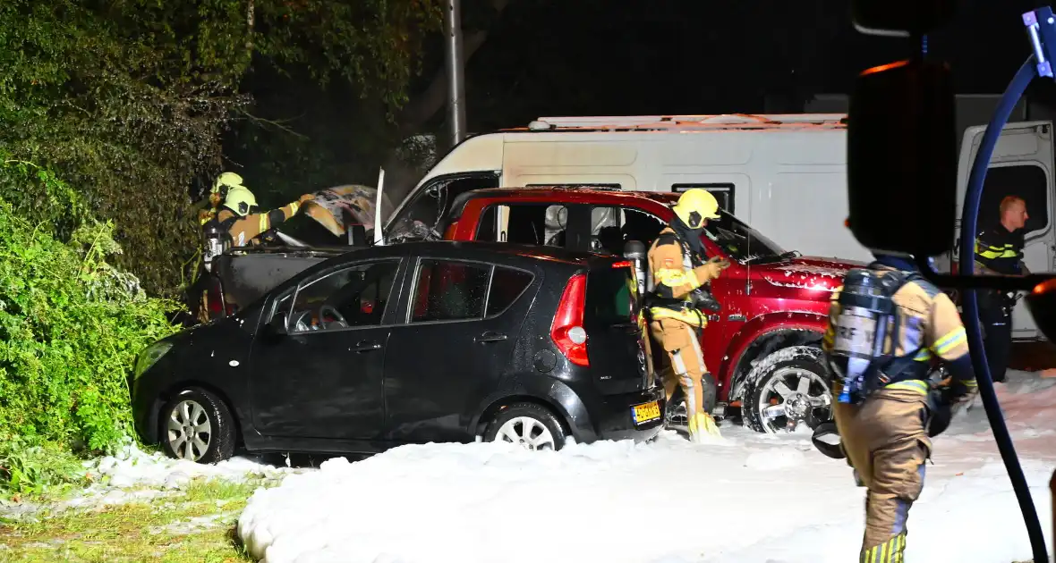 Voertuigbrand veroorzaakt grote schade - Foto 8