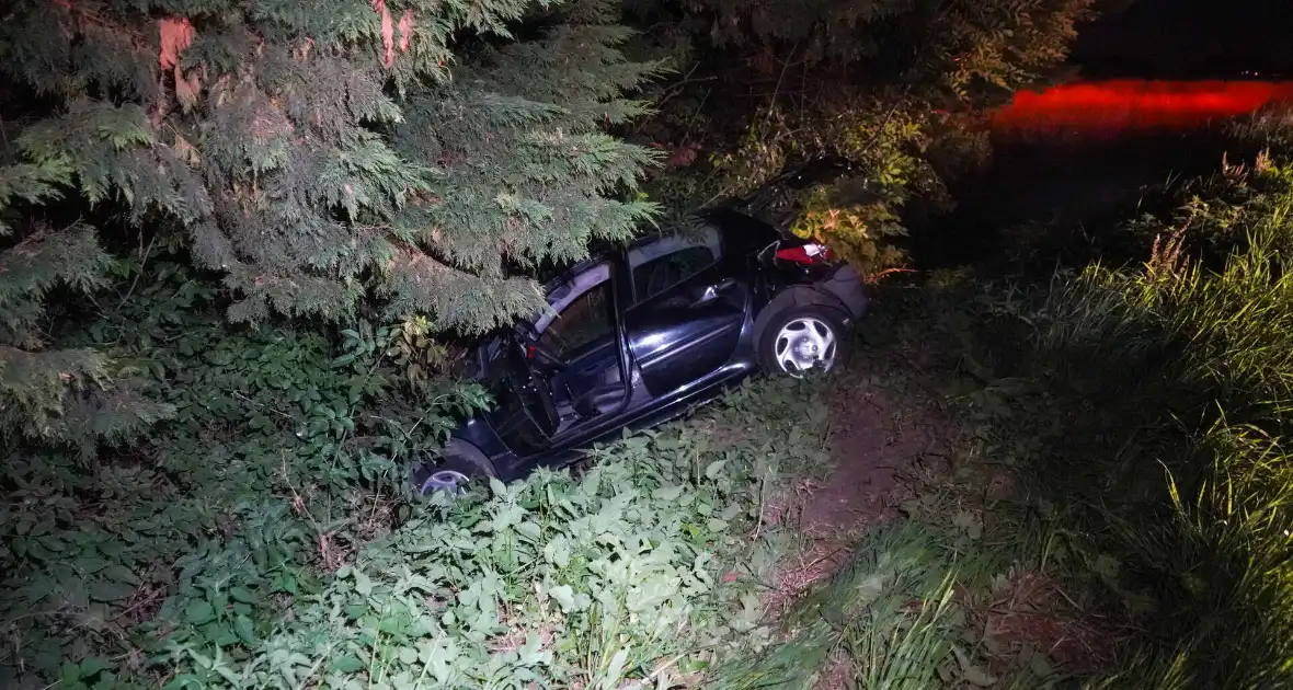 Bestuurder ongedeerd na zware crash