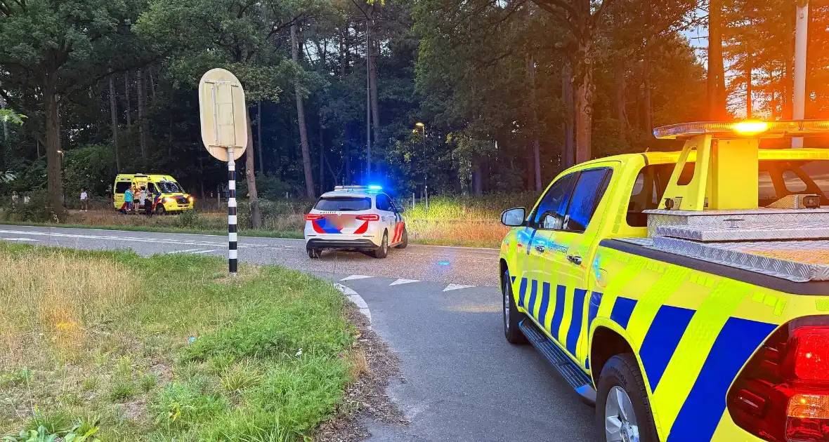 Auto verliest controle en botst in berm - Foto 5