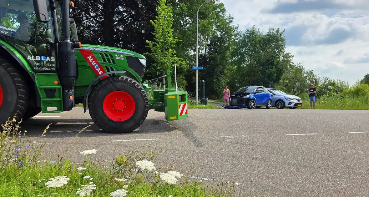 Ongeluk met tractor, auto en microcar