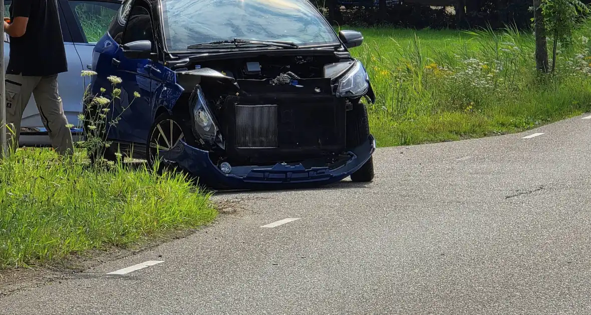 Ongeluk met tractor, auto en microcar - Foto 3