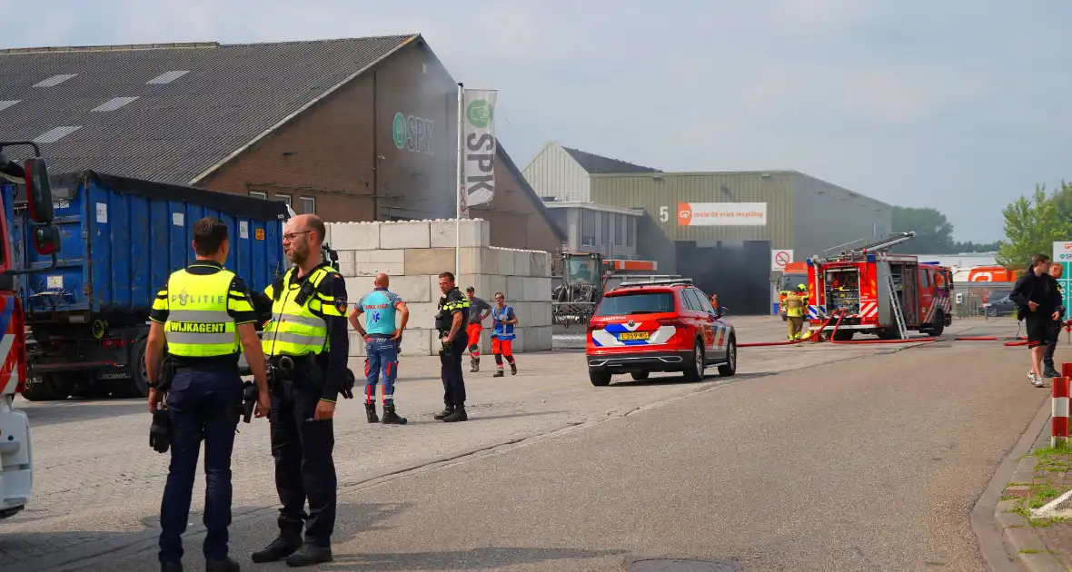 Brand in recyclinghal - Foto 4