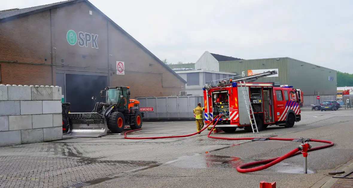 Brand in recyclinghal - Foto 5