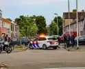Explosie verwoest voordeur woning en zorgt voor brand