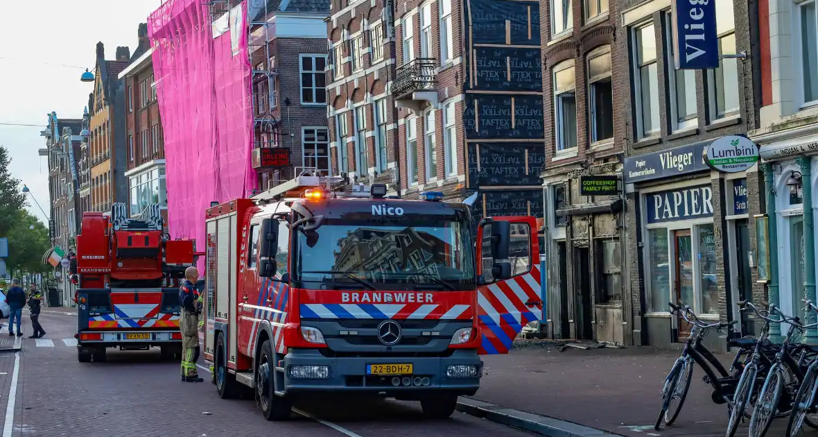 Explosie in koffieshop leidt tot brand