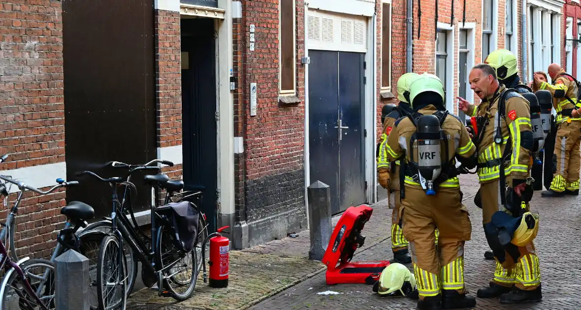Brandweer dooft vuur in woning - Foto 1