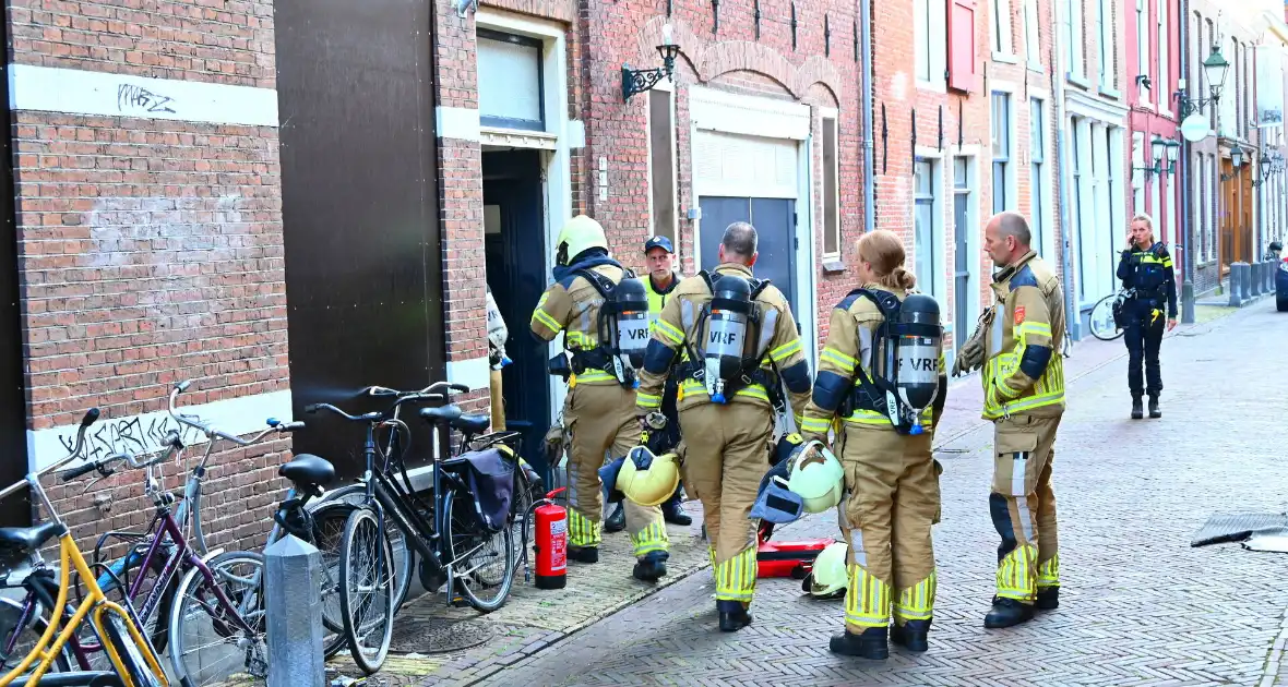 Brandweer dooft vuur in woning - Foto 6