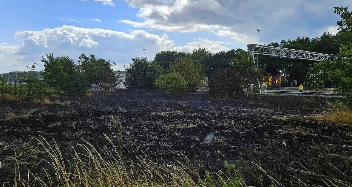 Bermbrand veroorzaakt verkeershinder - Foto 4