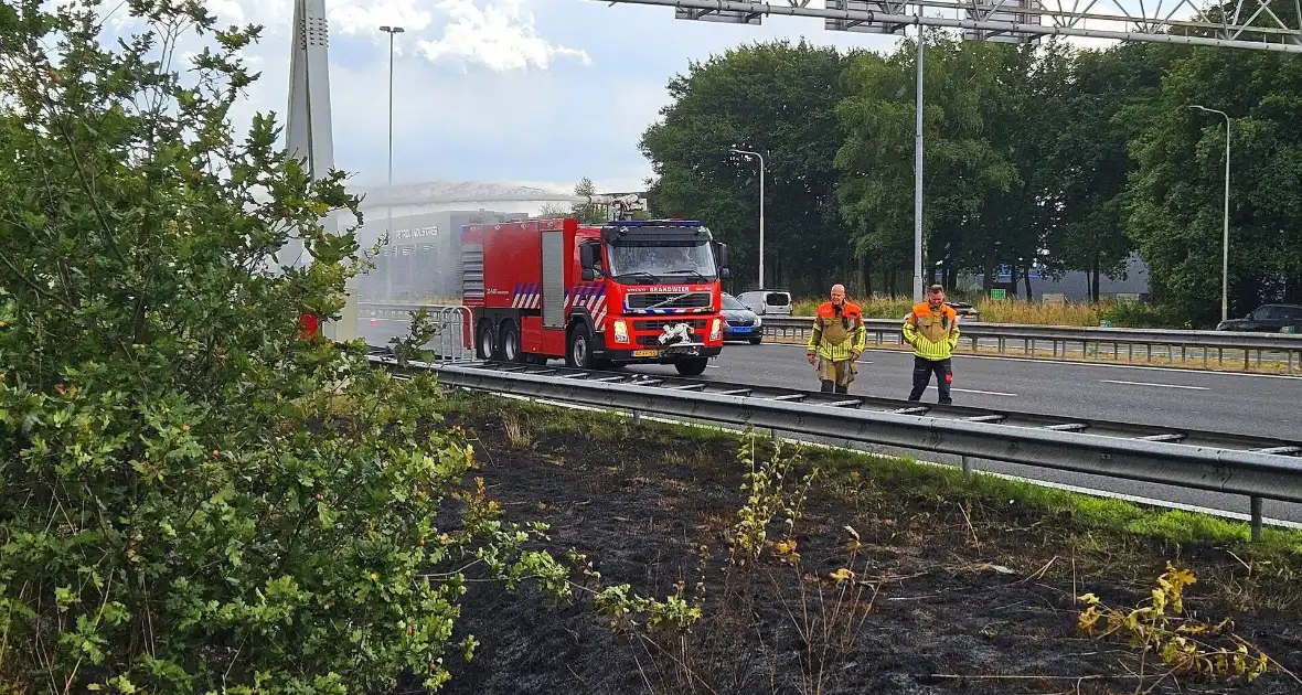 Bermbrand veroorzaakt verkeershinder - Foto 6