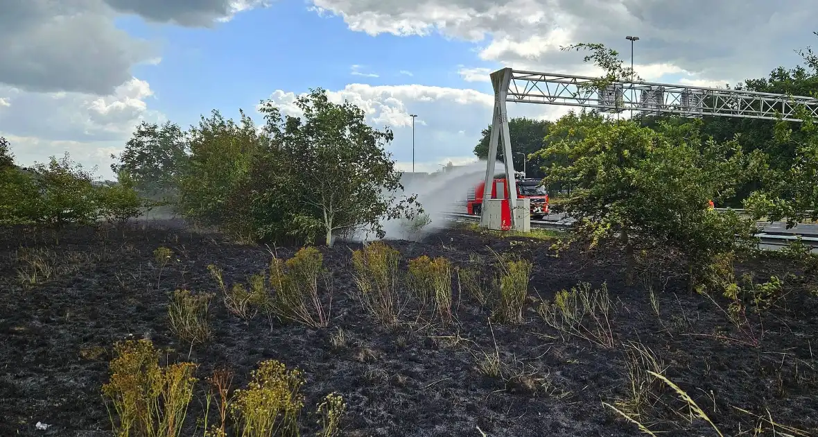 Bermbrand veroorzaakt verkeershinder - Foto 8