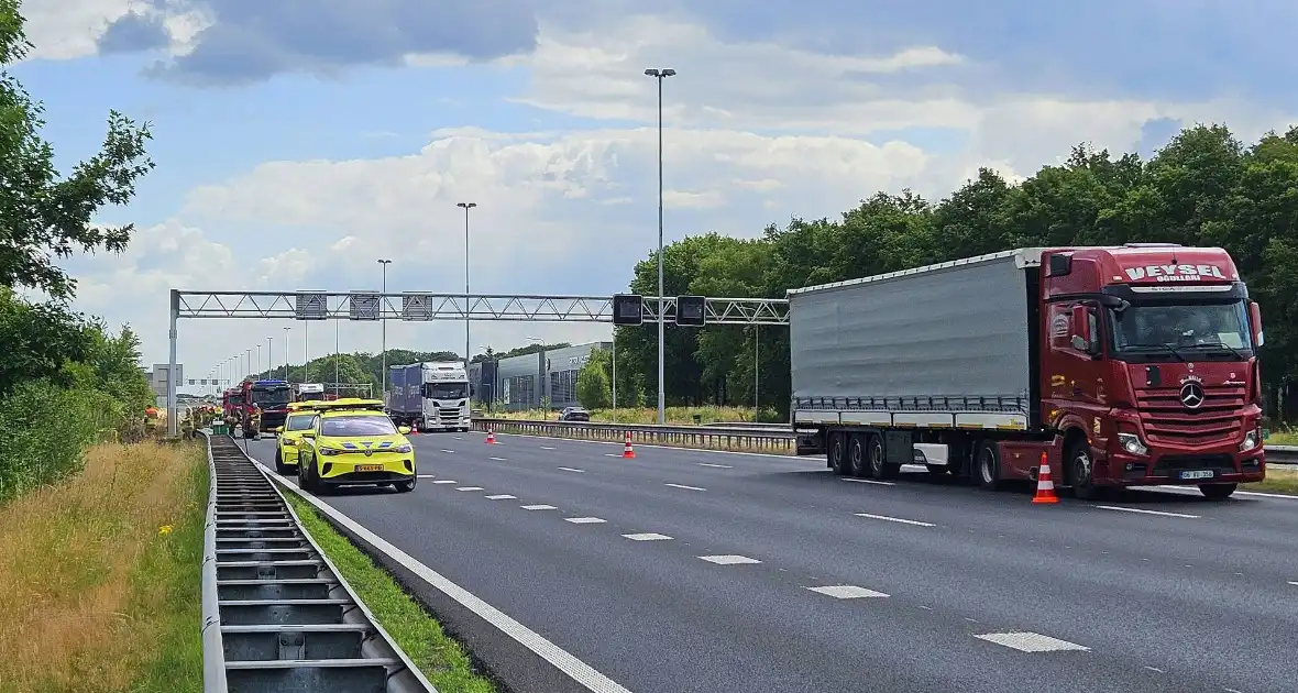 Bermbrand veroorzaakt verkeershinder - Foto 9